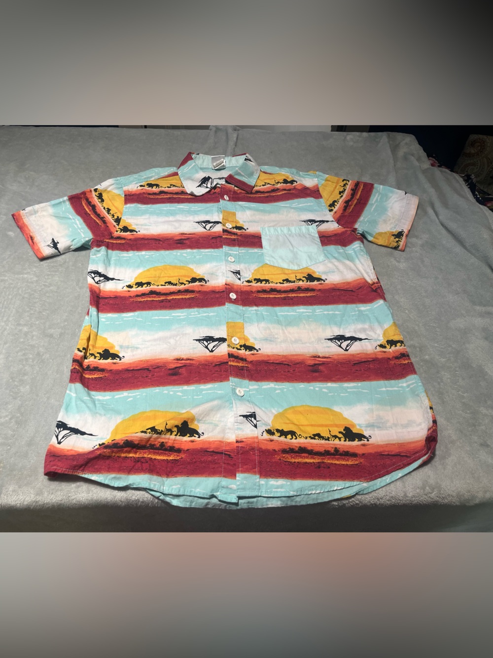 Lion King Disney Men's Short-Sleeve Sunset Stripe shirt. Sz M